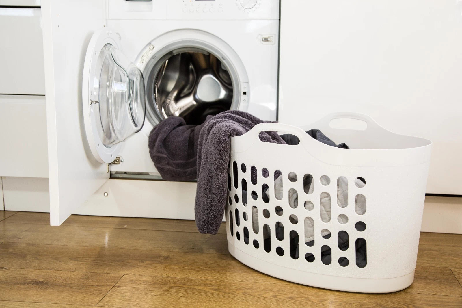 50L Plastic Laundry Basket – Flexible Utility Storage Hamper for Washing Clothes, Home Organisation & Bathroom Use